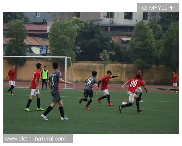 足球西装男团魅力四射引领时尚潮流展现青春活力与团队精神